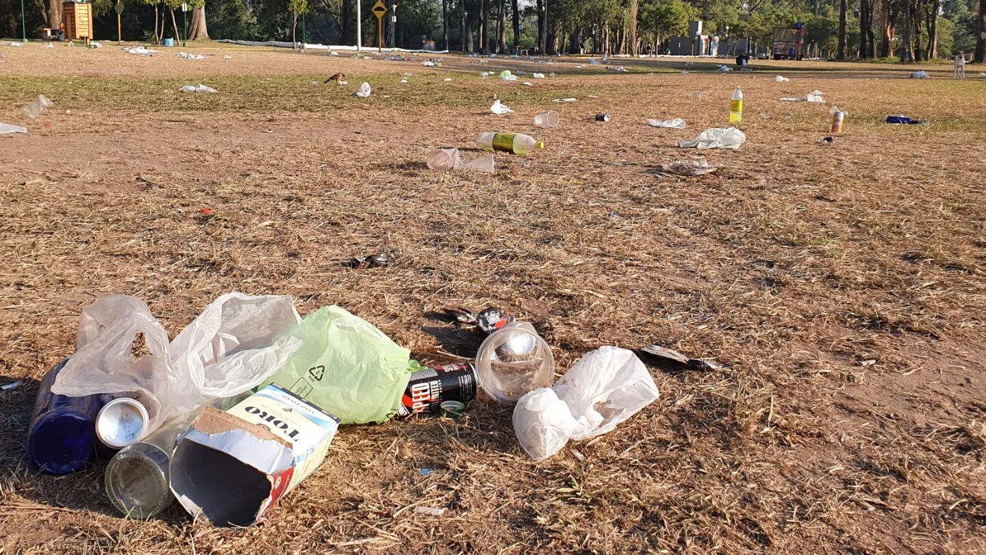 Basura en Costanera de Arroyito