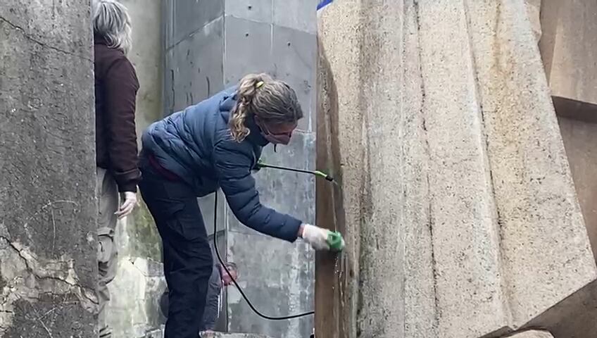 Trabajos sobre la fachada del Cementerio Municipal