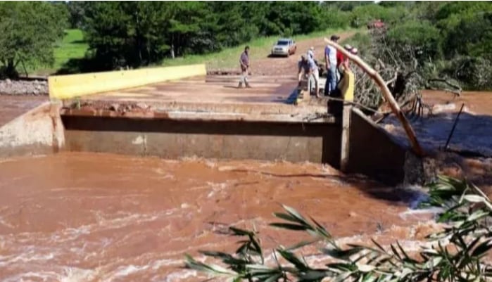 Daños en el puente del arroyo Fortaleza