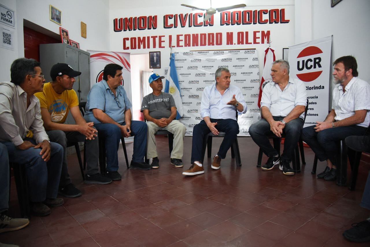 En Formosa, Gerardo Morales se reunió con el presidente de la Federación Agraria de esa provincia, Pánfilo Ayala.
"Escuchamos a los productores y coincidimos en que el camino es el cooperativismo, fortaleciendo nuevos liderazgos para impulsar el crecimiento y la generación de empleo", dijo el jujeño.