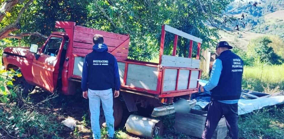 Efectivos policiales recuperaron camioneta robada en San Vicente.