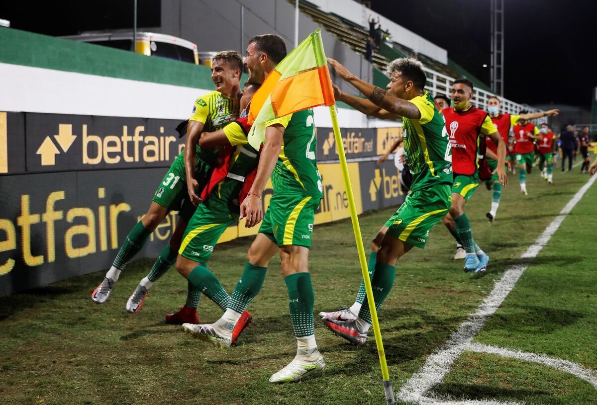 Defensa y Justicia goleó y se metió en la final de la Copa Sudamericana