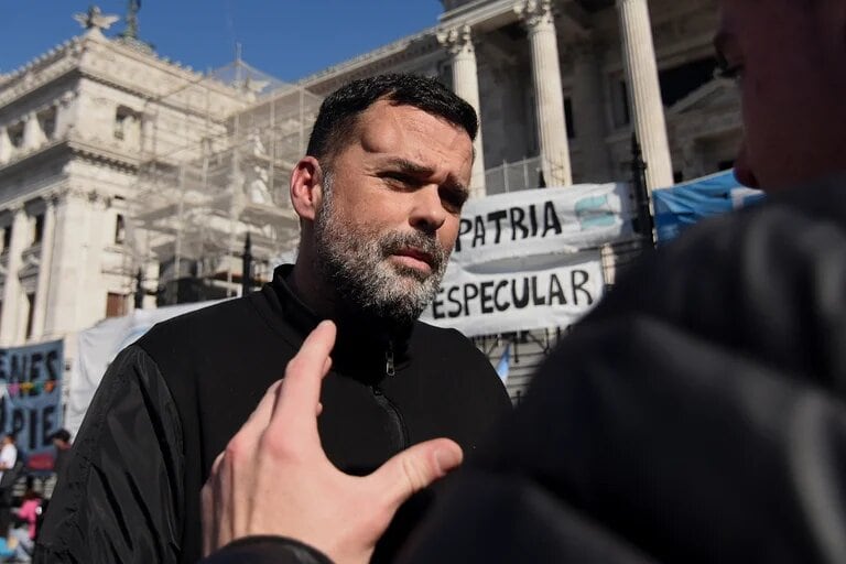 Barrios de Pie se manifiesta en frente al Congreso de la Nación en contra del campo.