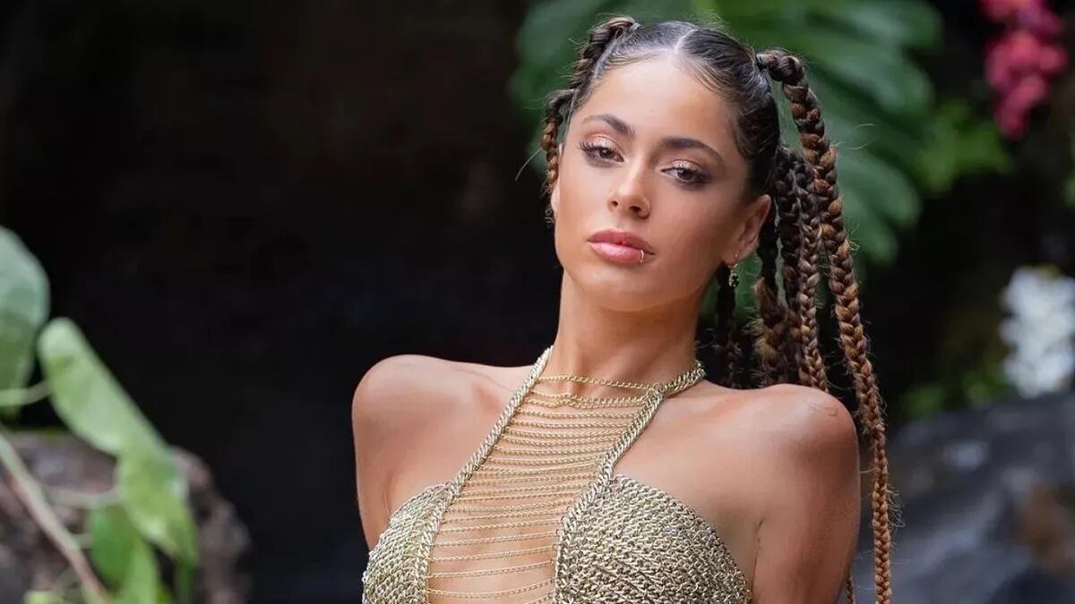 Tini Stoessel sorprendió bailando “La Loto” en TikTok con una minifalda y un top blanco