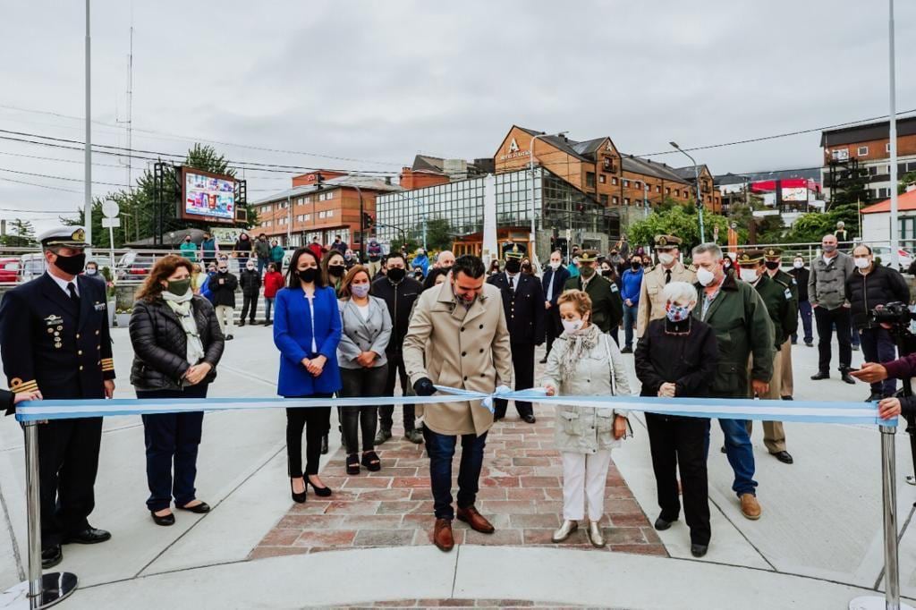 En un acto inaugurado por el Intendente Walter Vuoto, se inauguró la plaza central de la ciudad de Ushuaia