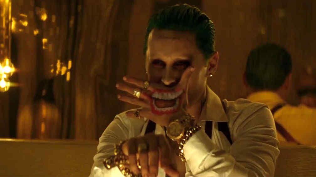 El look de Joker de Jared Leto es más fácil de replicar con ropa casual, lo más importante es el pelo verde y el maquillaje en la cara.