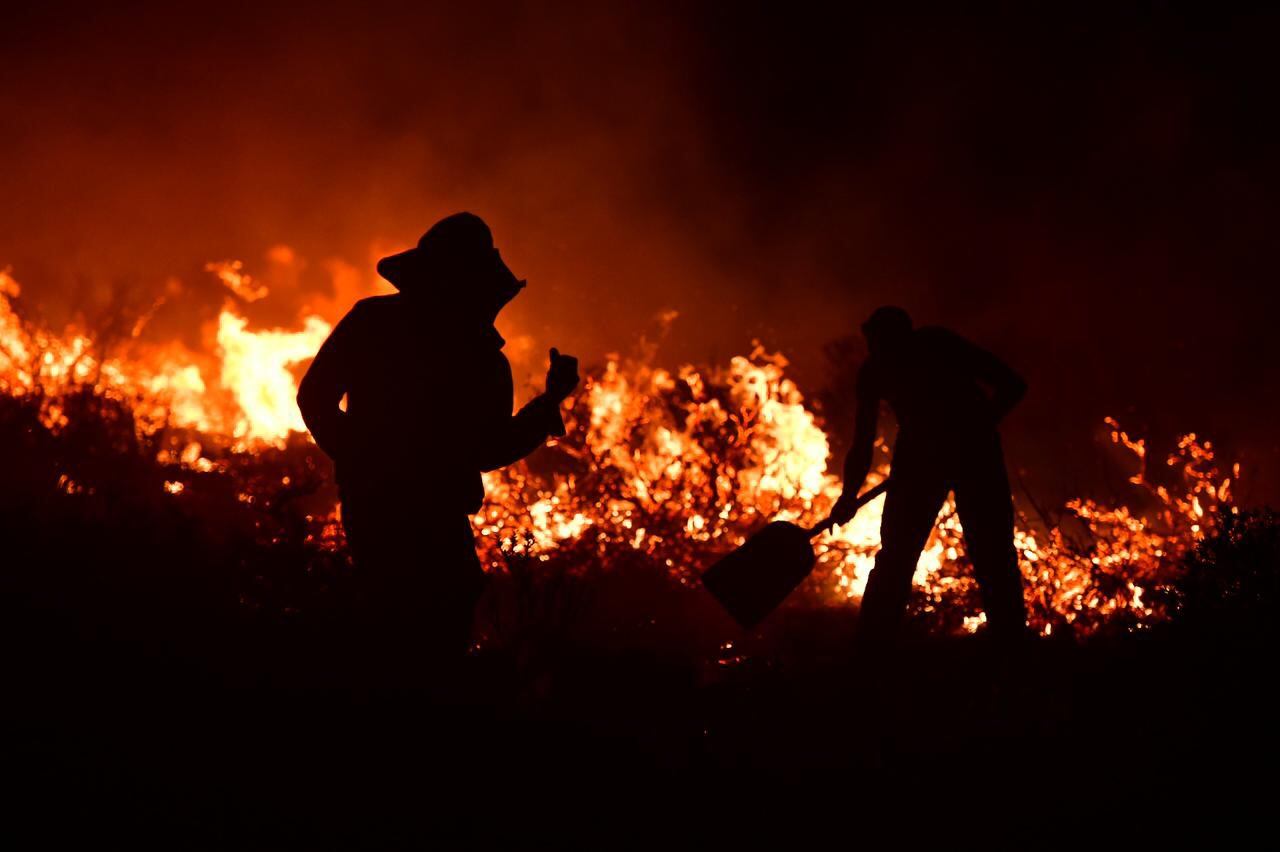 El fuego no da tregua en Chubut, las llamas avanzan hacia la Península de Valdés.