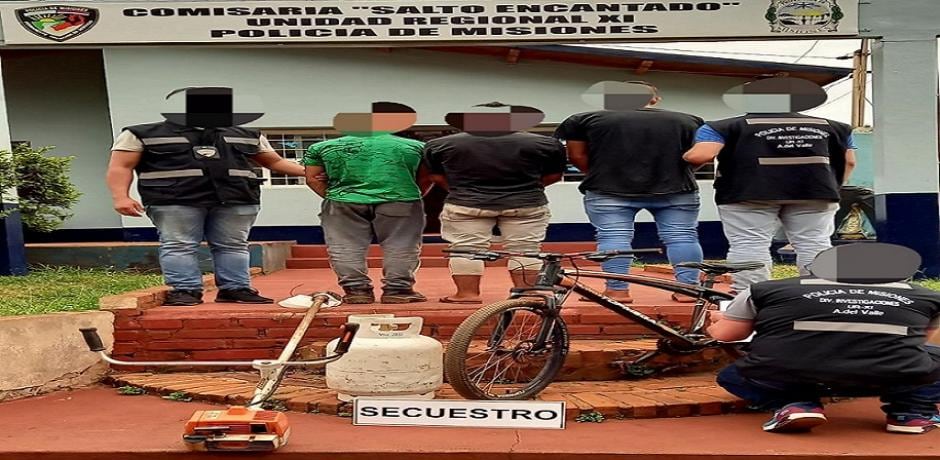 Detienen a varios individuos por robo en Salto Encantado.