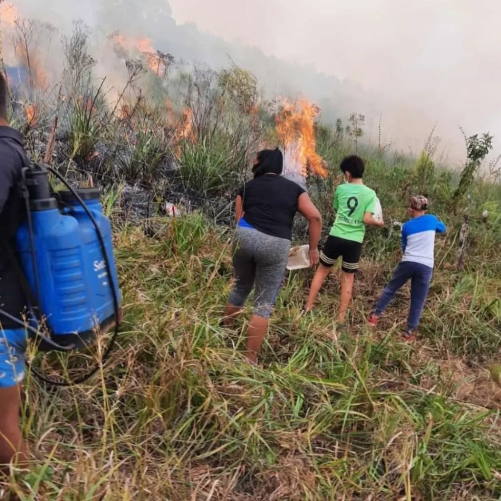 Ya son 600 hectáreas las consumidas por el fuego en Itacaruaré.