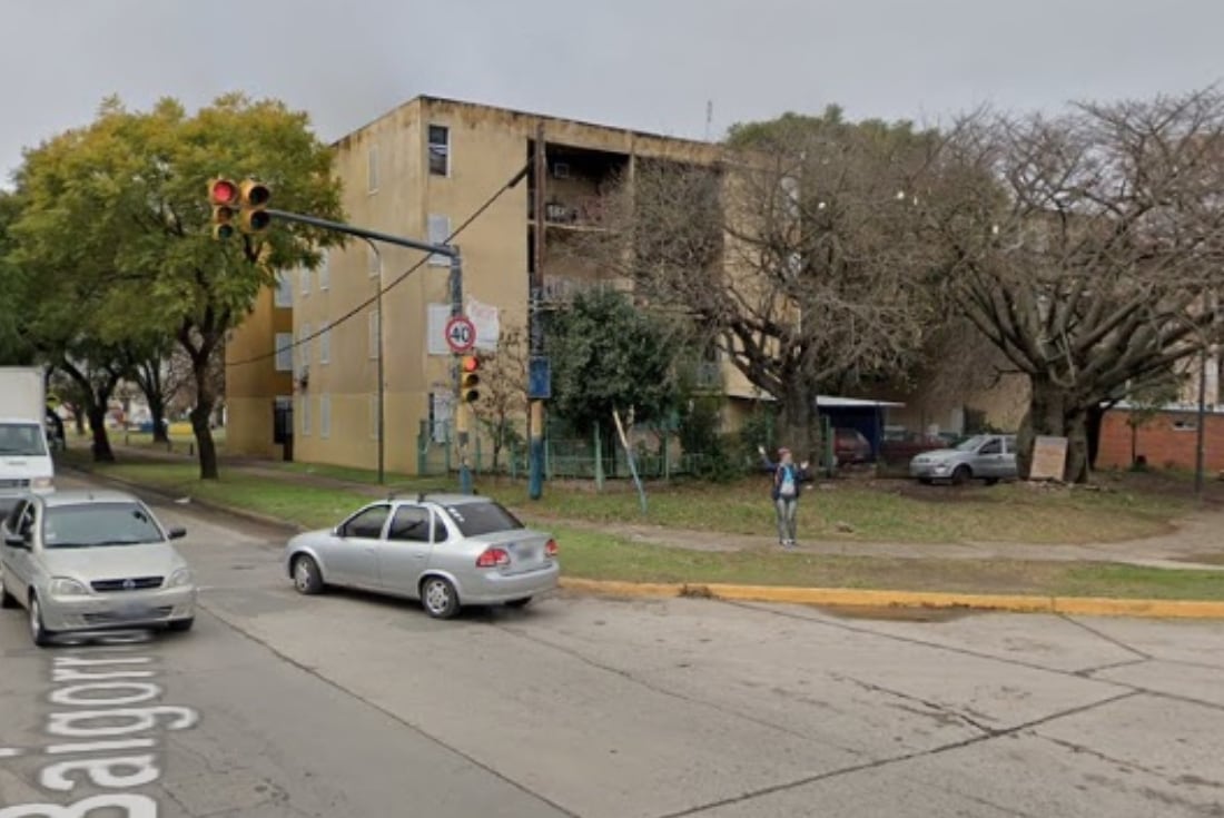 Rosario. El monobloc donde ocurrió el doble crimen. (Google Street View)