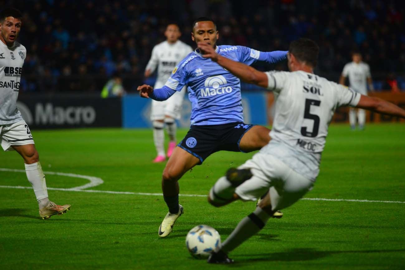 Belgrano ante Central Córdoba, en el Gigante. (Nicolás Bravo / La Voz).