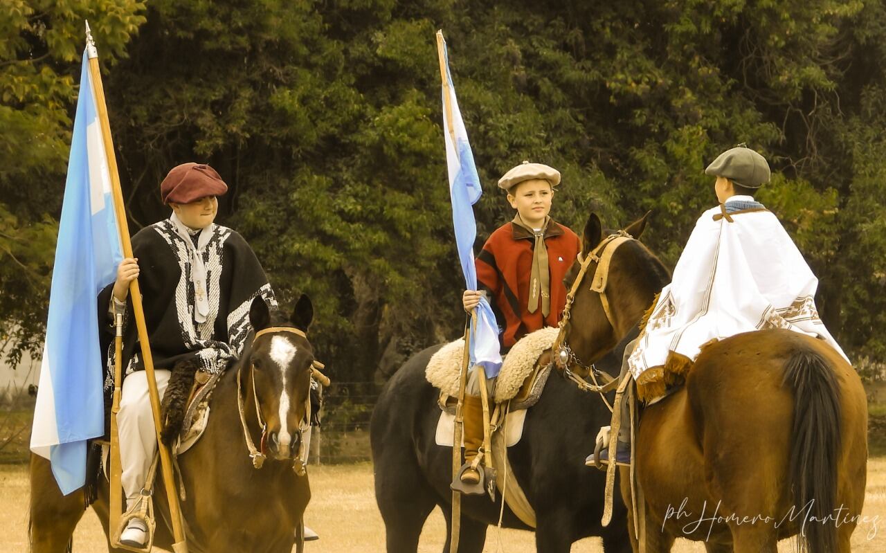 Cabalgata por Güemes y Belgrano en Arroyito