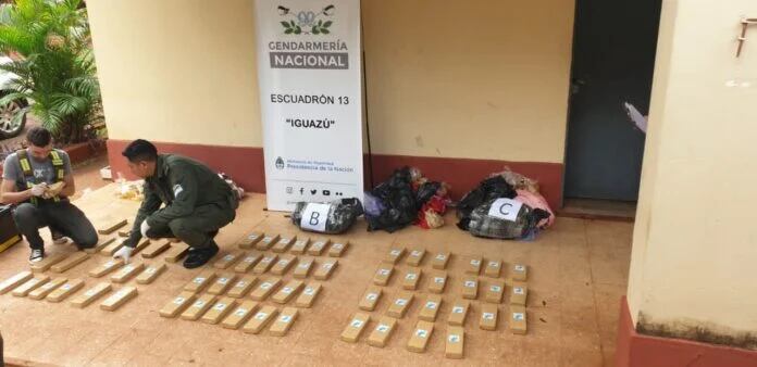 Interceptan encomienda con marihuana en Puerto Iguazú.