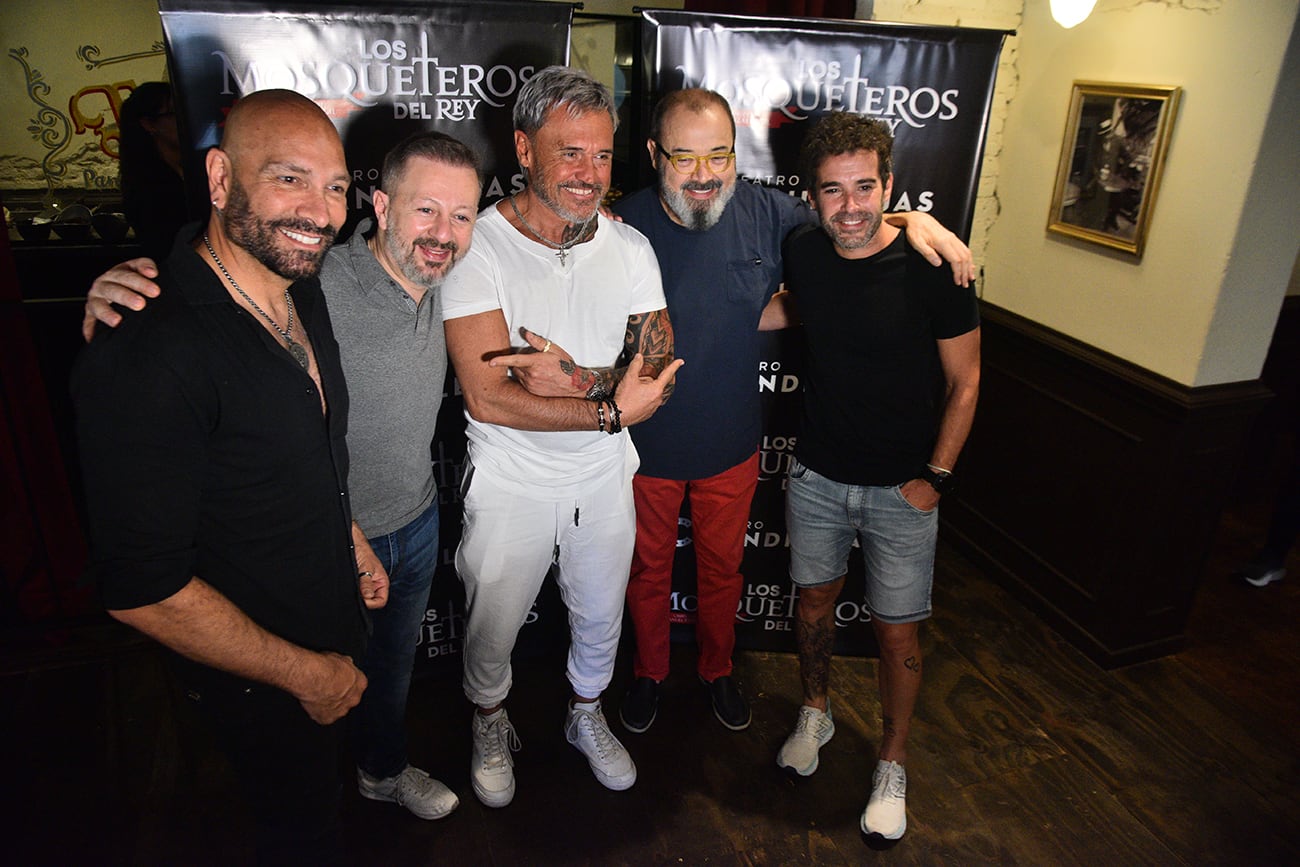 Elenco los mosqueteros del rey, presentación en Novecento Foto: (Pedro Castillo / La Voz)