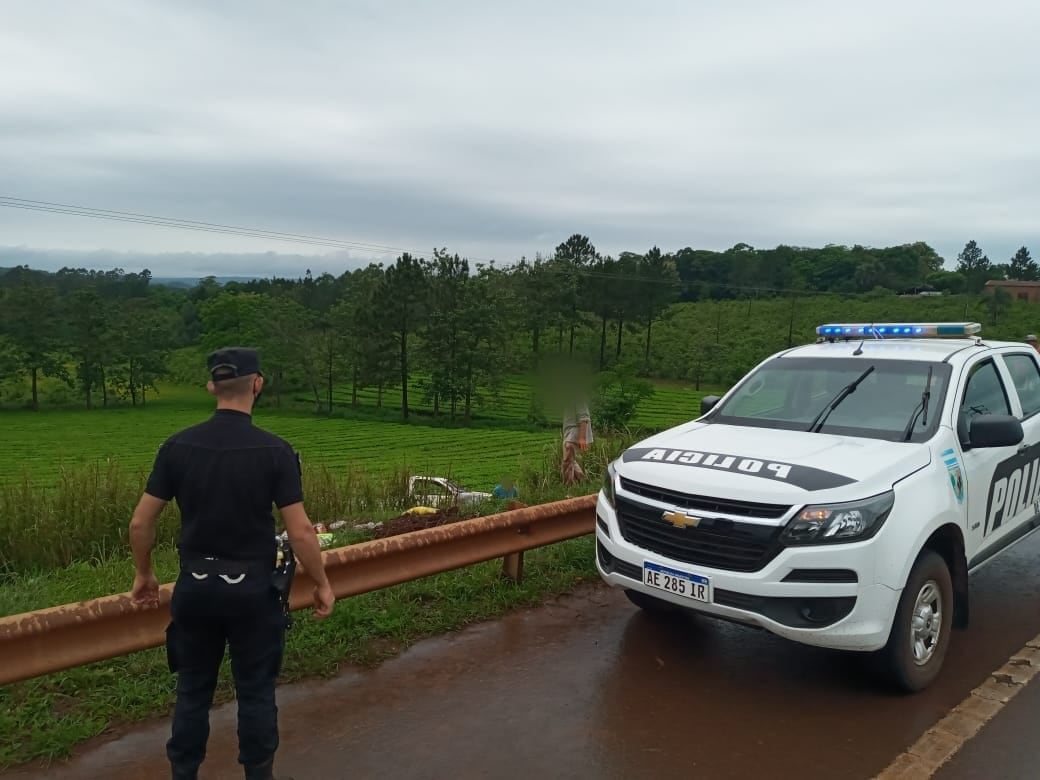 Dos personas resultaron heridas tras despistar con su camioneta en Colonia Guaraní.