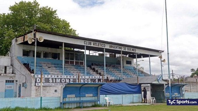 El club Argentinos de Quilmes echó a ambos entrenadores y les prohibió la entrada en la institución.