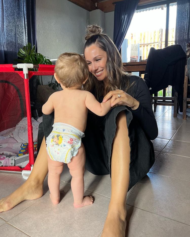 La hija de Pampita dio sus primeros pasos.