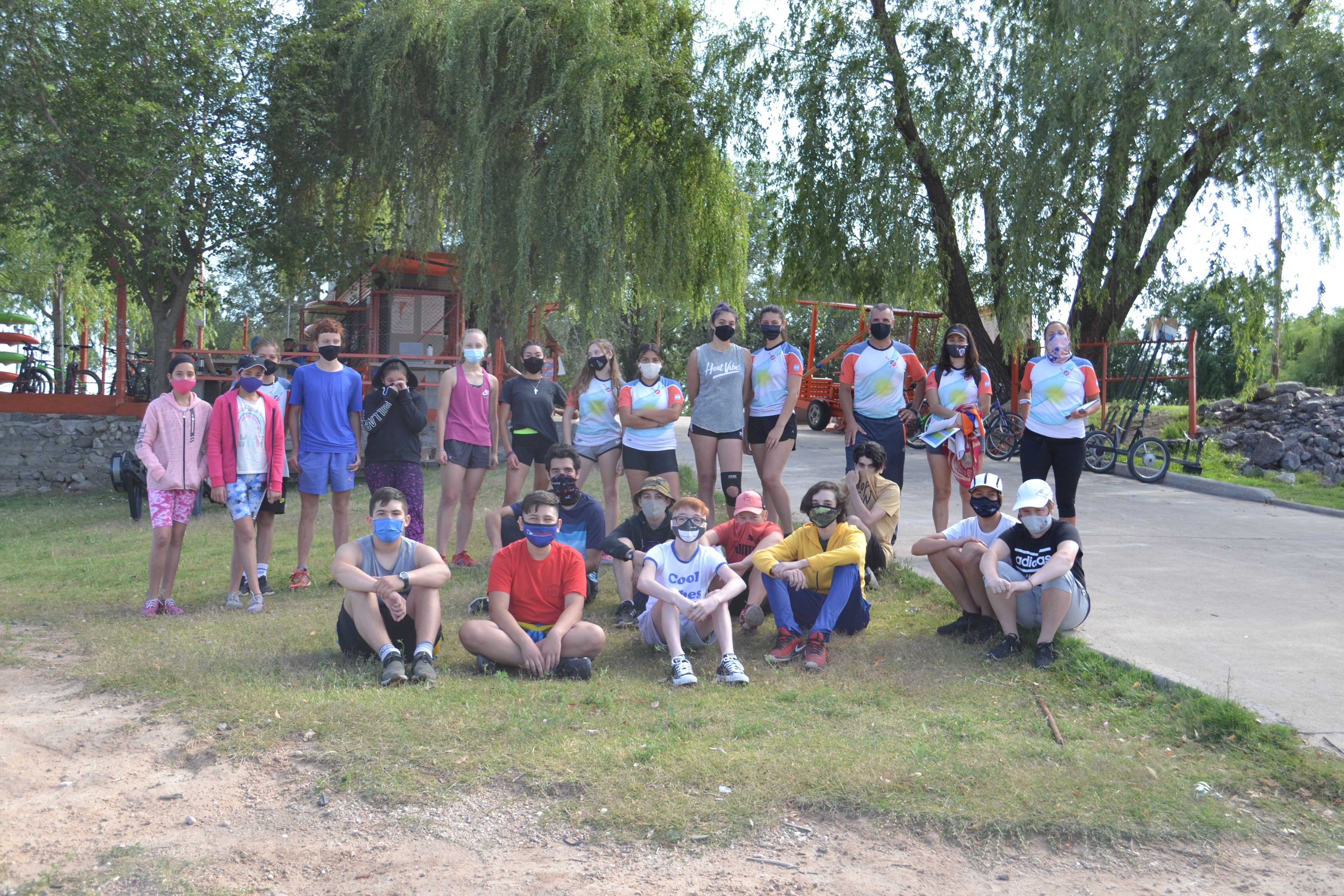 Jóvenes deportistas del remo en Villa Carlos Paz.