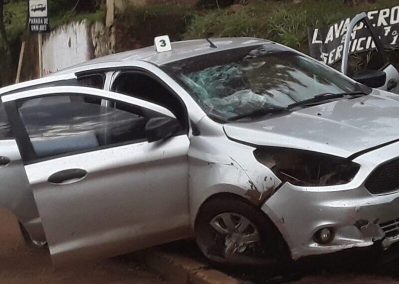 Despiste en Eldorado terminó con severos daños materiales.