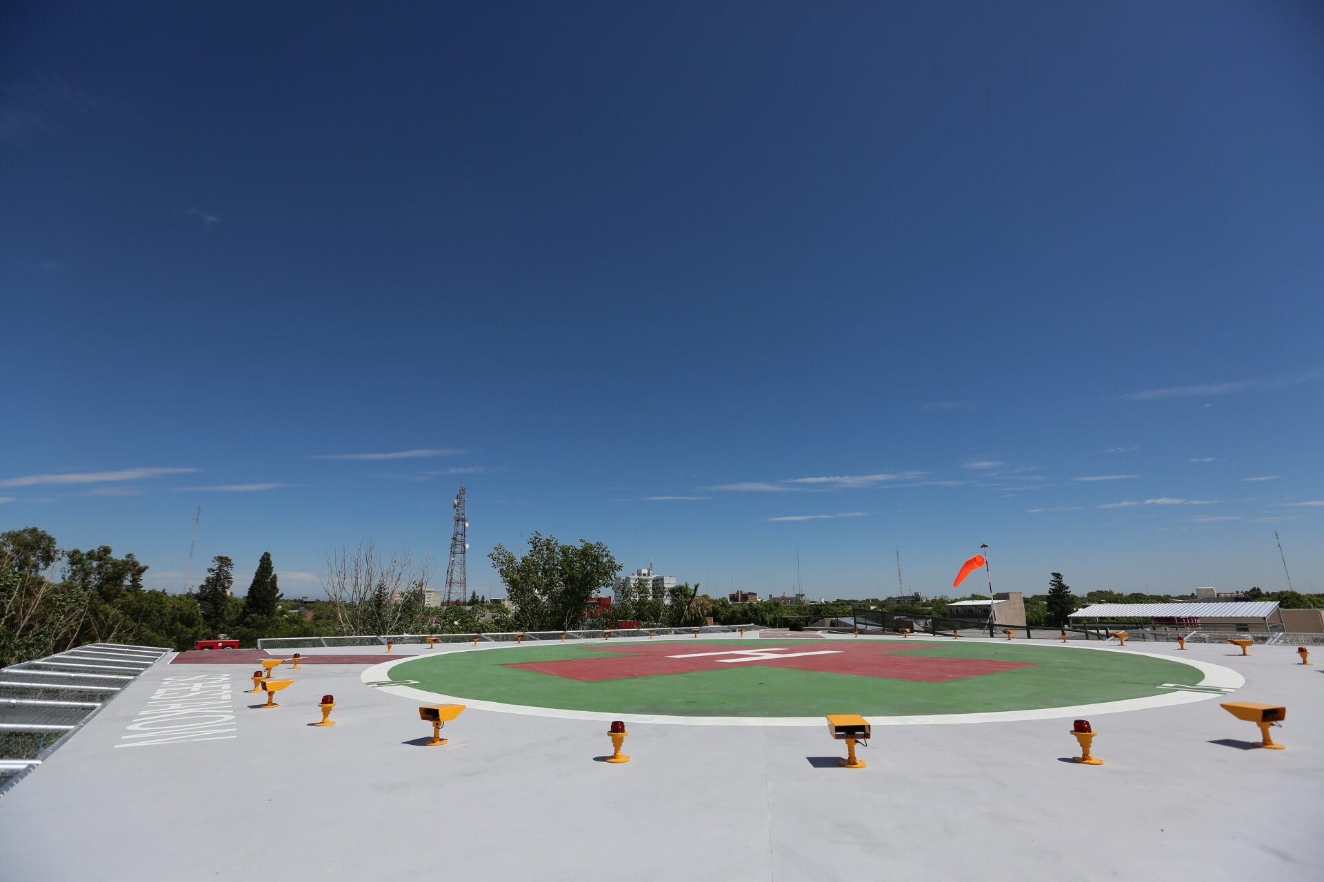 El helipuerto construido en el hospital Schestakow cuenta con la aprobación de la ANAC para operaciones diurnas y nocturnas. Foto 