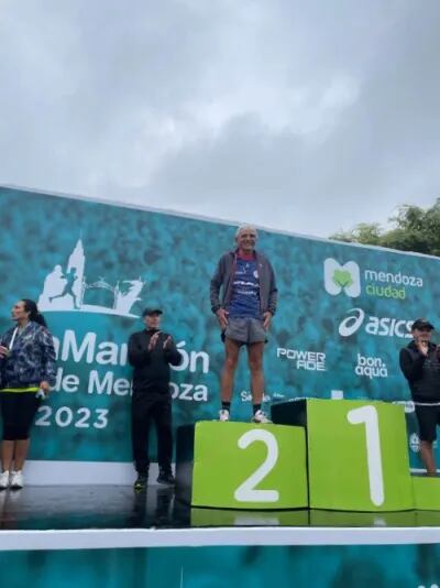 Mario Roberto Delpodio triatleta de 78 años