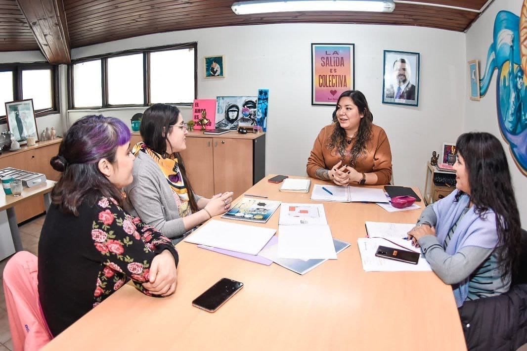 La secretaria de Cultura y Educación, Belén Molina, mantuvo una reunión con la directora del cortometraje, Carina Gavalda