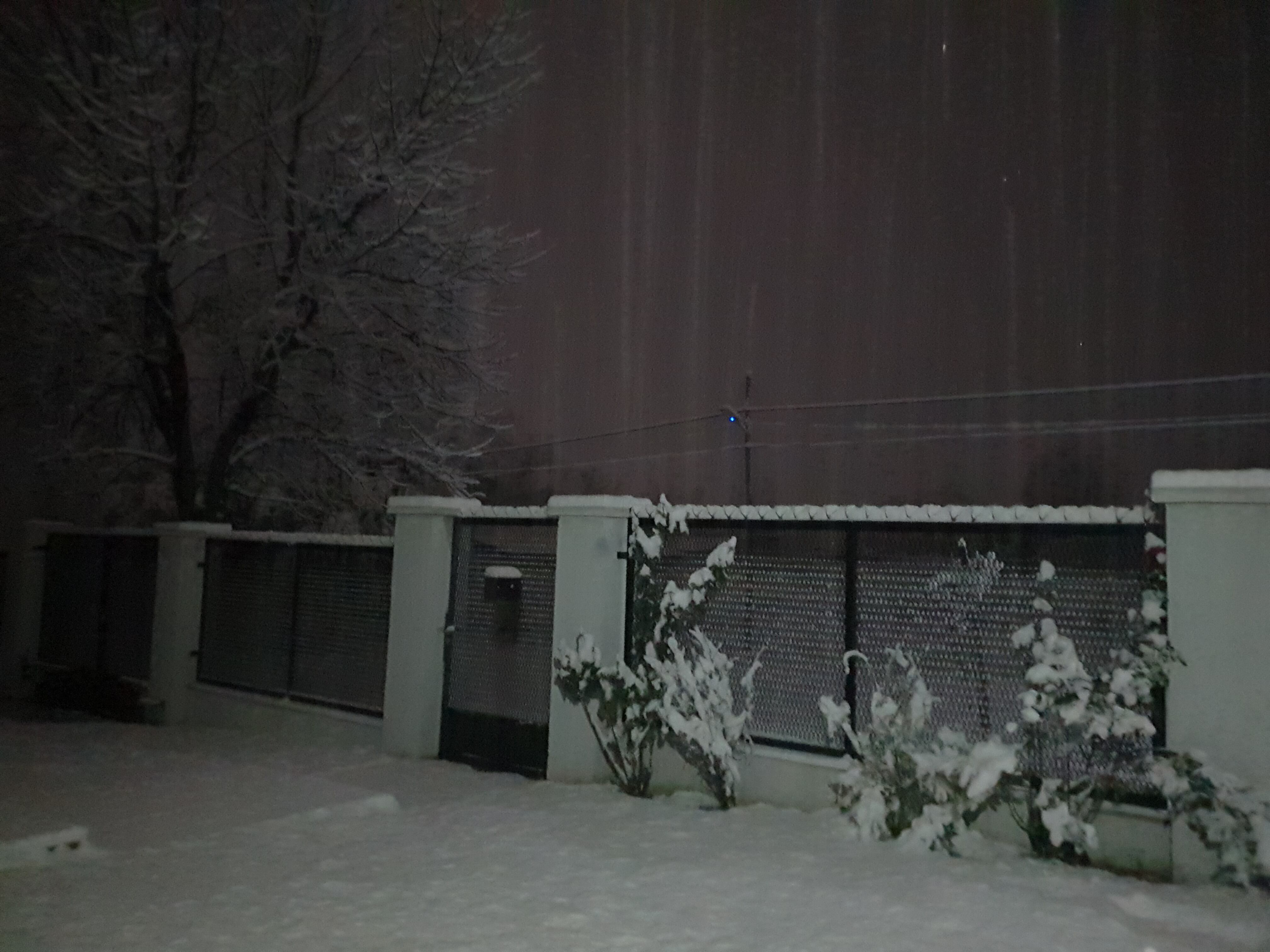 Pasadas las 4 de la madrugada, una intensa y copiosa nevada.