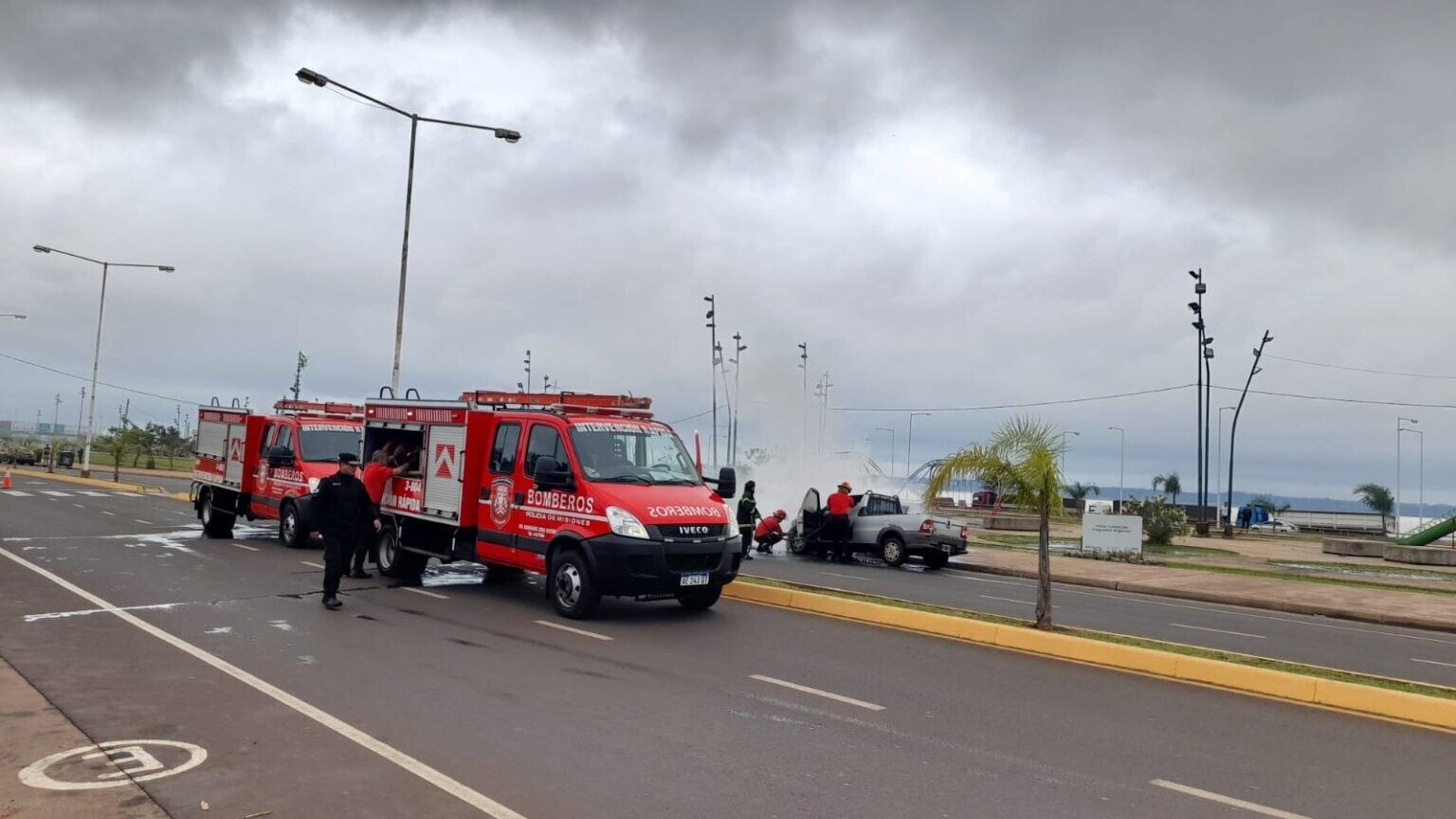 Se incendió un auto en plena costanera de Posadas.