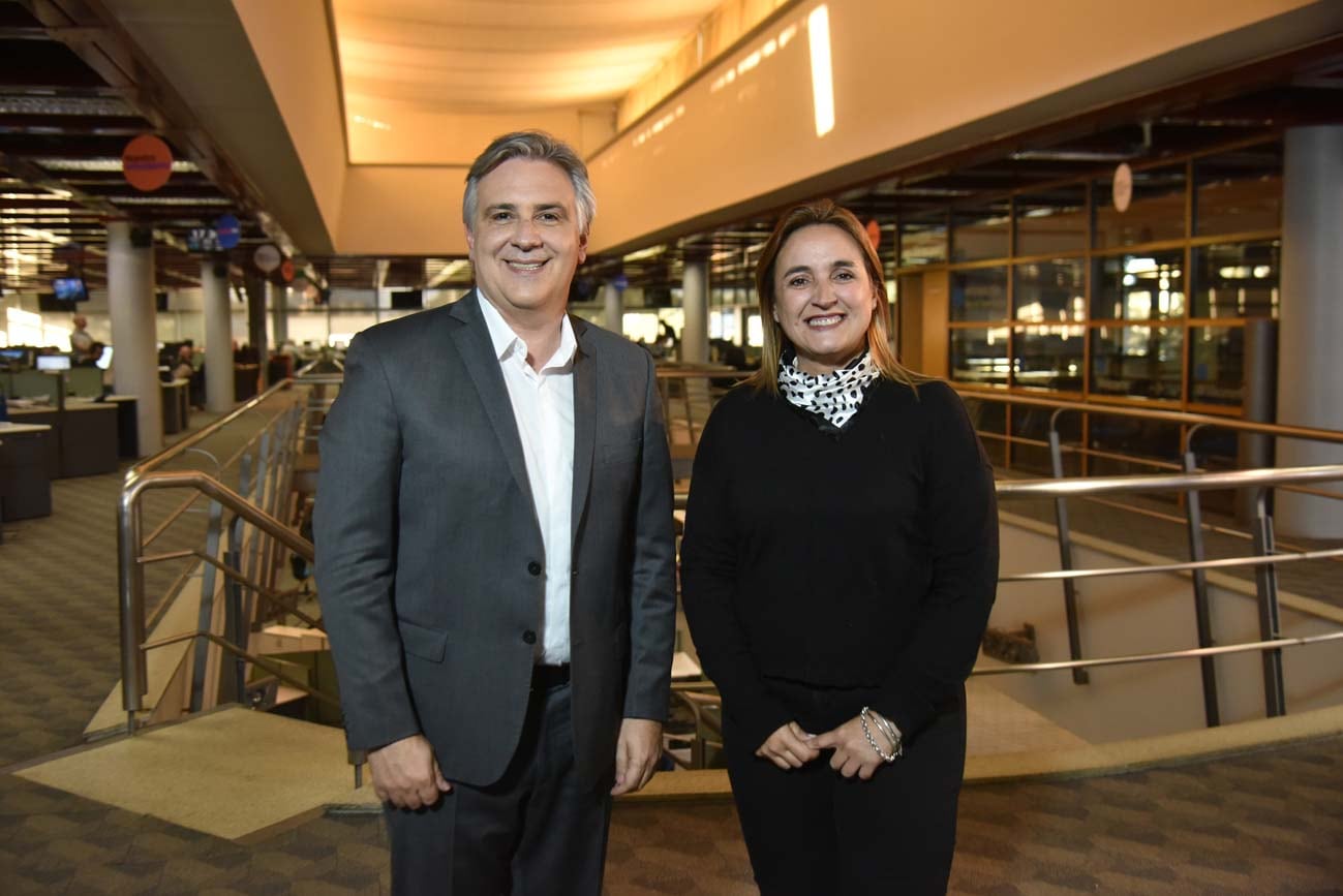 Myrian Prunotto y Martín Llaryora gobernador y vice electos en la sede integral del diario La Voz del Interior (Facundo Luque / La Voz)