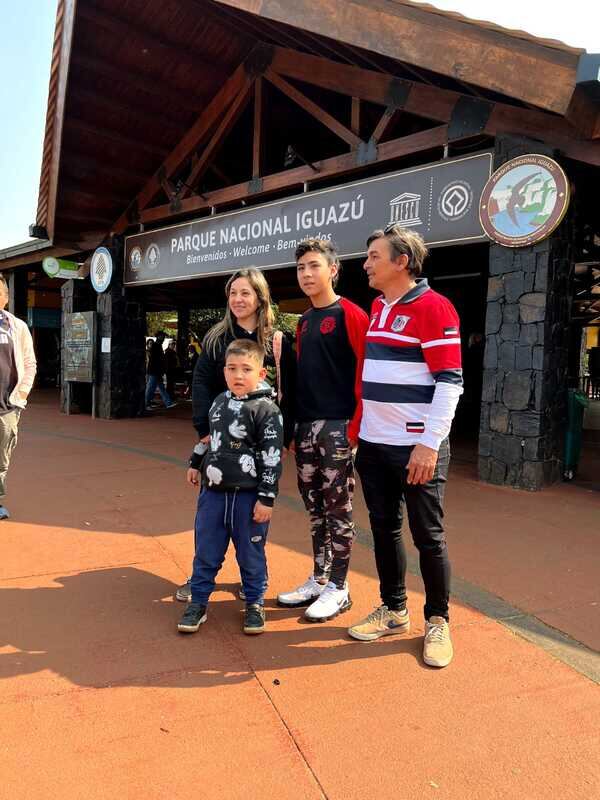 El turista un millón con su familia en el Parque Nacional Iguazú