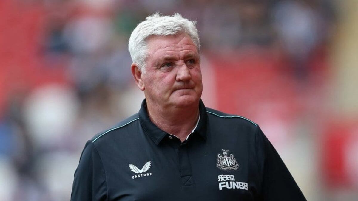 El primer cambio del nuevo Newcastle: echaron a Steve Bruce y buscan un DT portugués