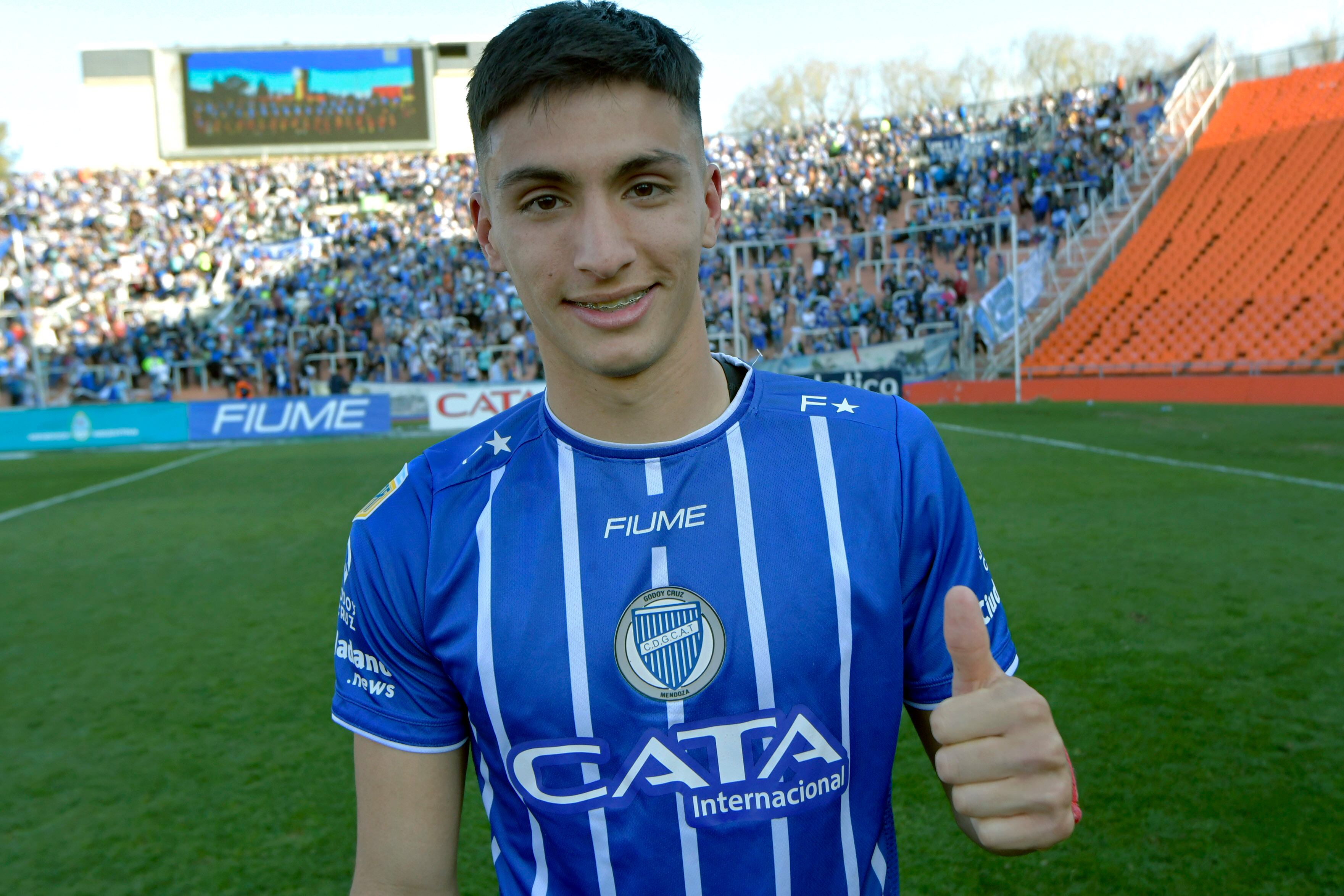 Fútbol Club Godoy Cruz Antonio Tomba
El club Godoy Cruz, obtuvo un empate 1 a 1 ante Independiente de Avellaneda, en el estadio Malvinas Argentinas, por la 15ª fecha de la Liga Profesional.

El Tomba no solo estuvo en desventaja con el gol de Juan Insaurralde para el Rojo, sino que se quedó con un hombre menos por la expulsión de Canale y de todos modos pudo alcanzar la igualdad con un golazo de Tadeo Allende.
Ezequiel Bullaude
Foto: Orlando Pelichotti / Los Andes