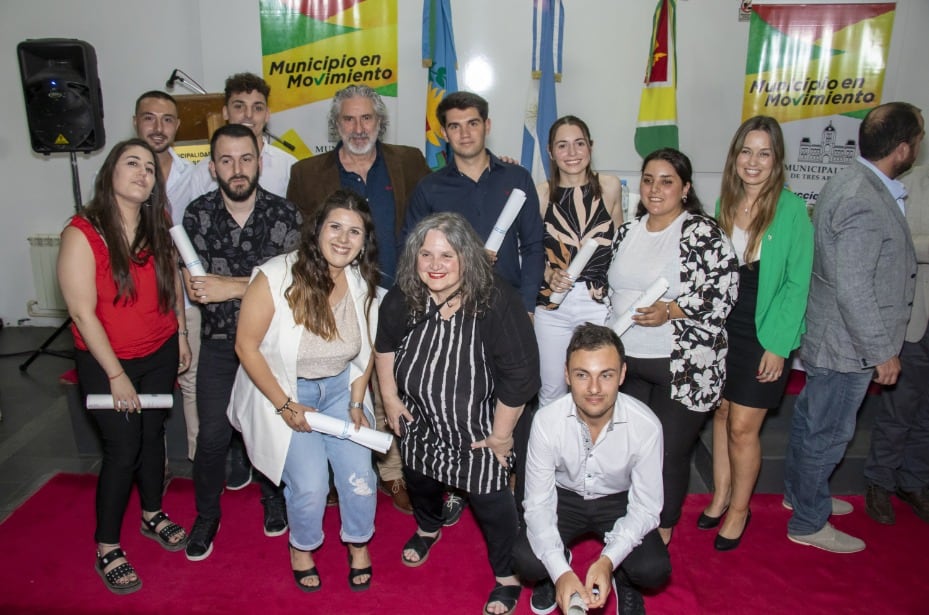 Acto de Colación de Grado y Entrega de Diplomas en el Centro Regional de Estudios Superiores de Tres Arroyos