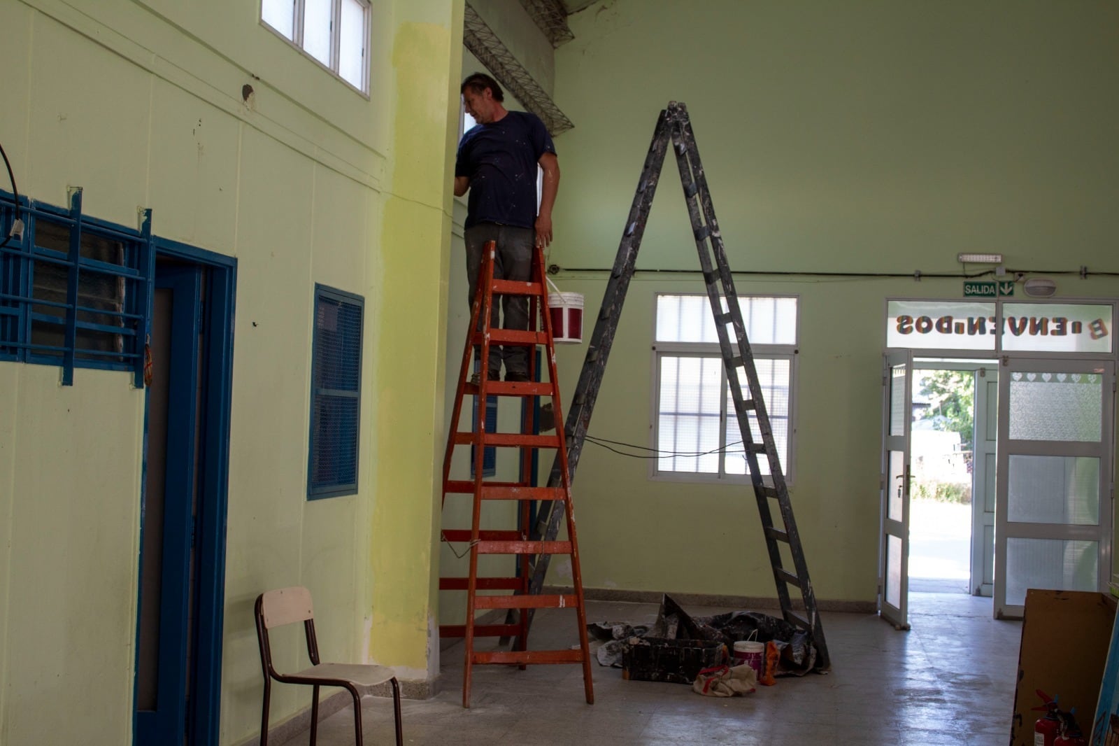 obras en diferentes establecimientos educativos