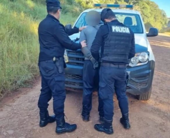 Dos individuos detenidos acusados de robo a mano armada en San Pedro.