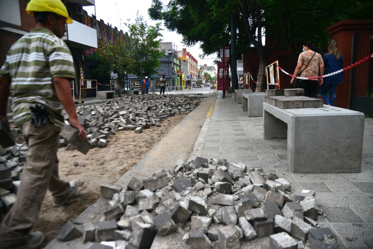 Córdoba: rompen pavimento nuevo para instalar caños