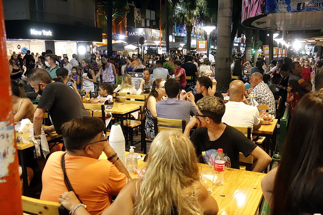 Villa Carlos Paz
Mucha gente en bares del área peatonal 
Yanina Aguirre