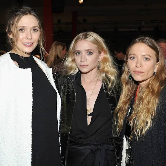 Las gemelas Olsen junto a su hermana Elizabeth.