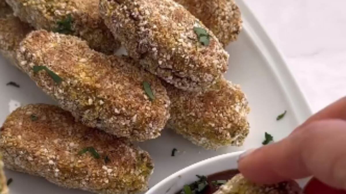 La manera ideal de incorporar verduras a tu dieta: cómo hacer bastones de brócoli y queso