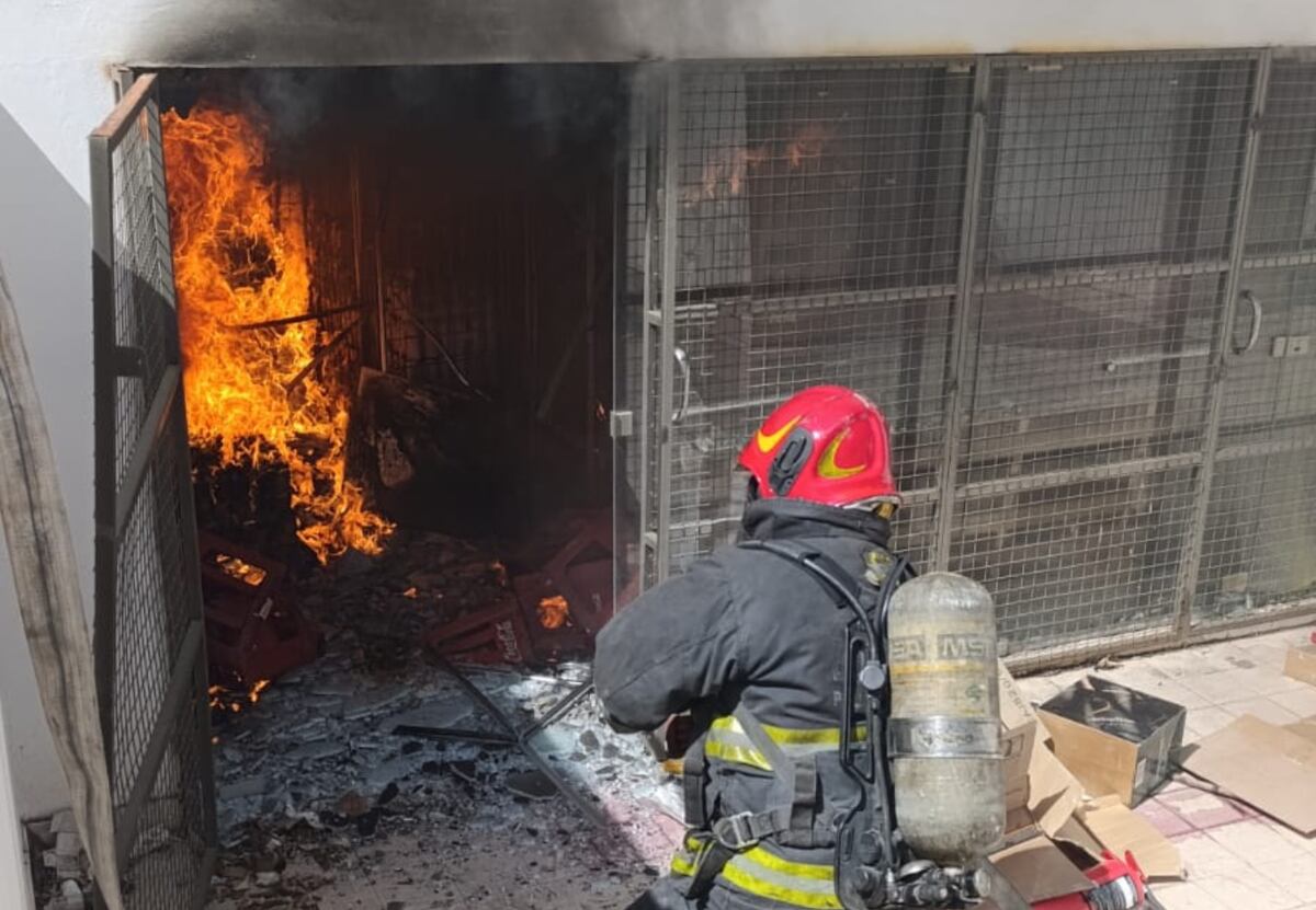 Se incendió un reconocido supermercado de Córdoba y hay preocupación entre los vecinos