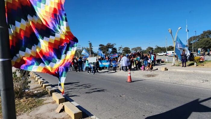 Los cortes de ruta en Jujuy se deben a las manifestaciones en rechazo a la reforma de la Constitución de la provincia.