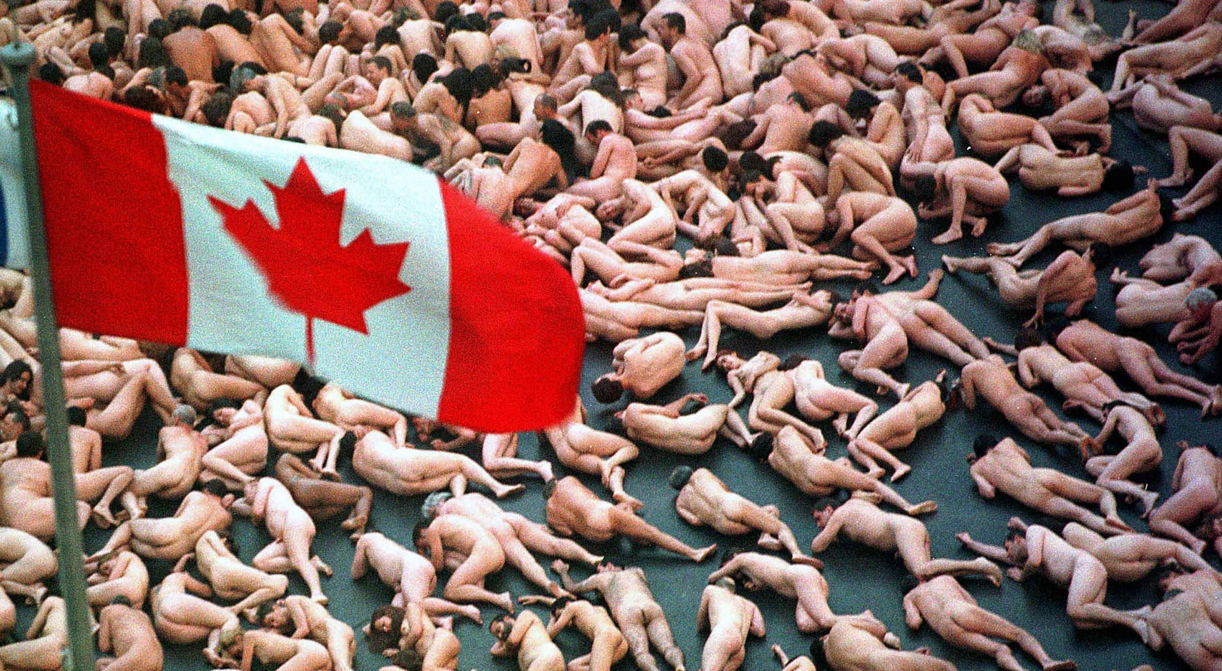 Desnudo público. Sesión de fotos de Spencer Tunick, en Canadá. (AP)