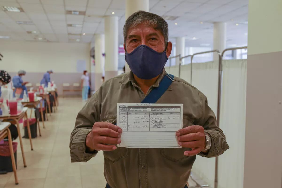 Personas mayores de 60 sin factores de riesgo ya acceden a la dosis de refuerzo, en Jujuy. Desde este lunes también podrán solicitarla quienes hayan completado hace seis meses el esquema de dos dosis.