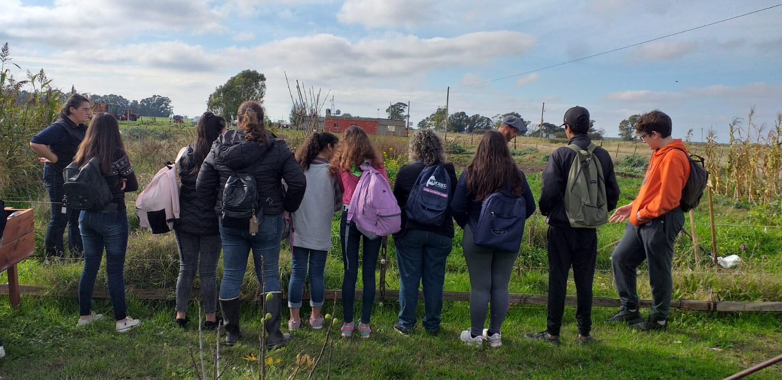 Alumnos de la Escuela Secundaria Nº 6 de Tres Arroyos visitaron la granja Educativa “El Hornero”