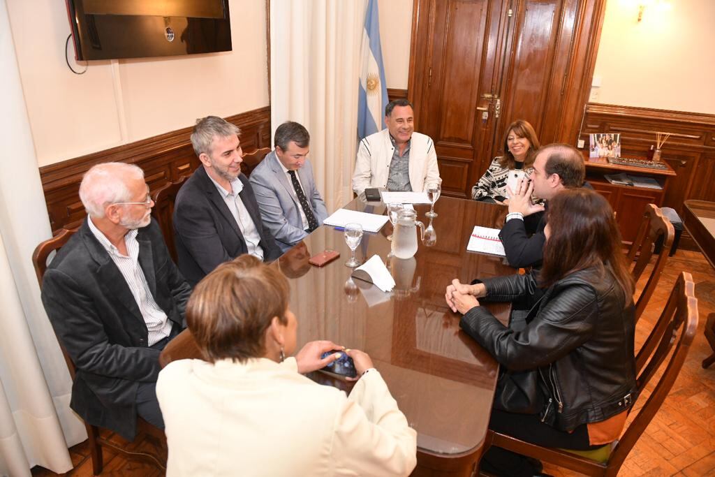 Reunión de gremios y Gobierno.