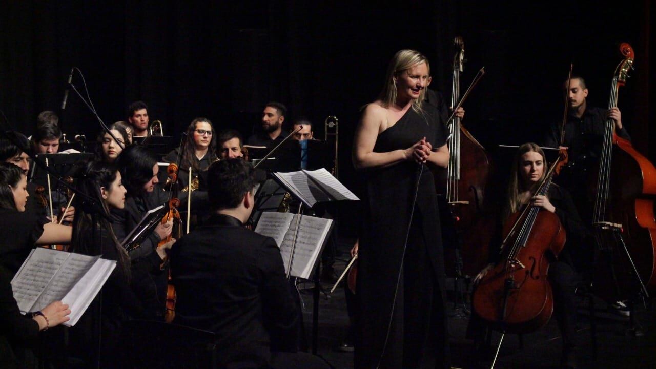 El público colmó la sala del Teatro Mendoza para la presentación de la Orquesta Filarmónica de General Alvear.