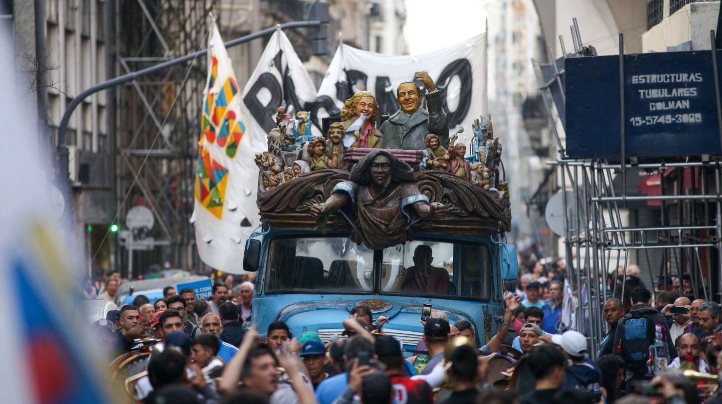 Las imágenes de la convocatoria del "Cabildo Abierto" en las calles porteñas.