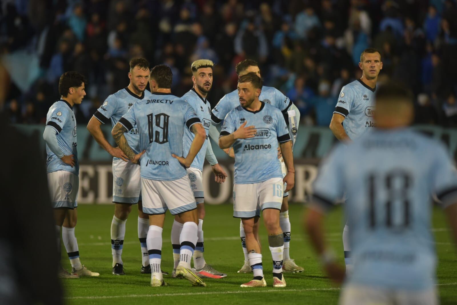 Belgrano perdió por primera vez en el campeonato en Alberdi. Cayó 1-3 con Mitre de Santiago del Estero, e igual sigue puntero en la Primera Nacional. (Ramiro Pereyra / La Voz)