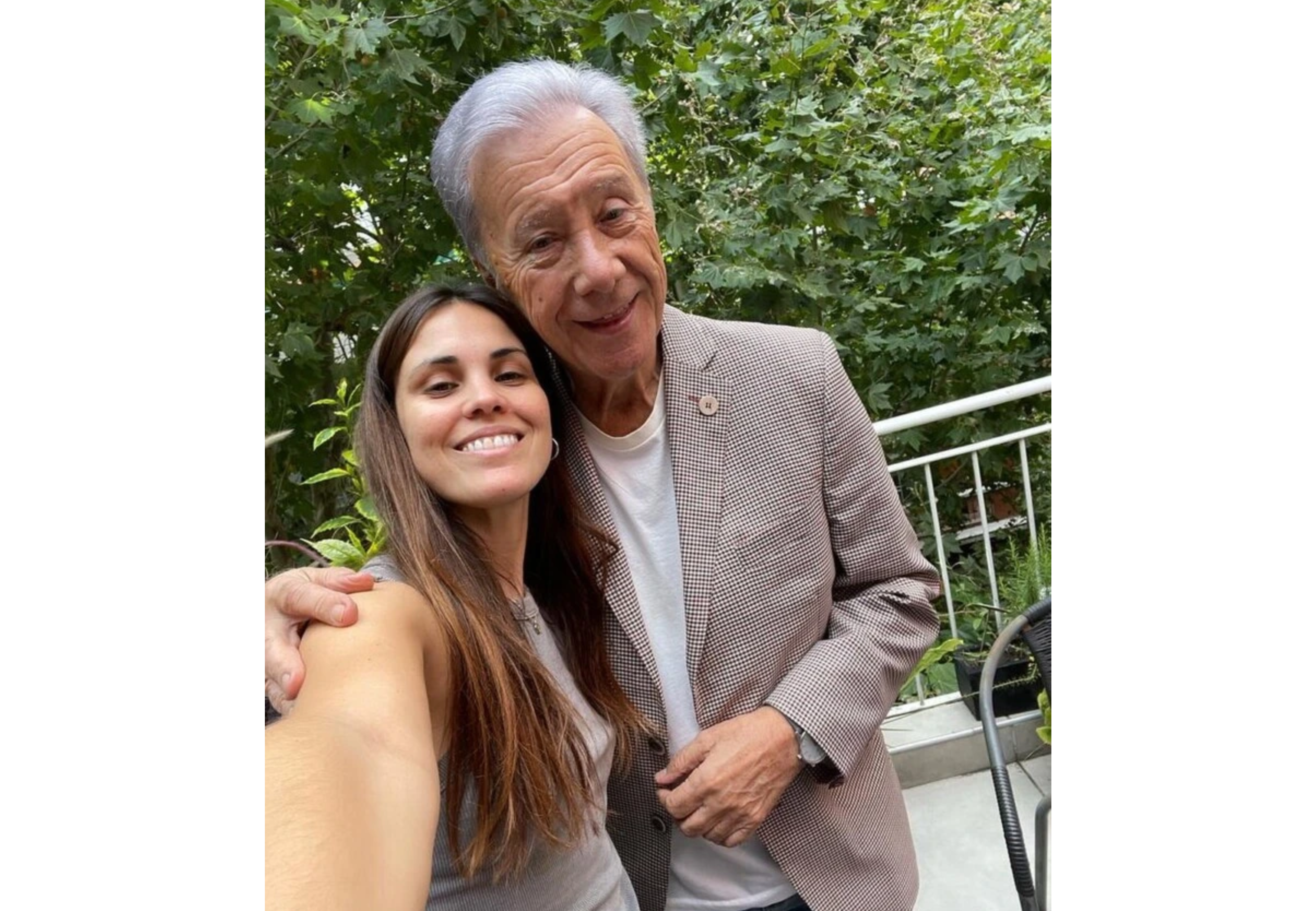 Rosa junto a su padre, el reconocido periodista.