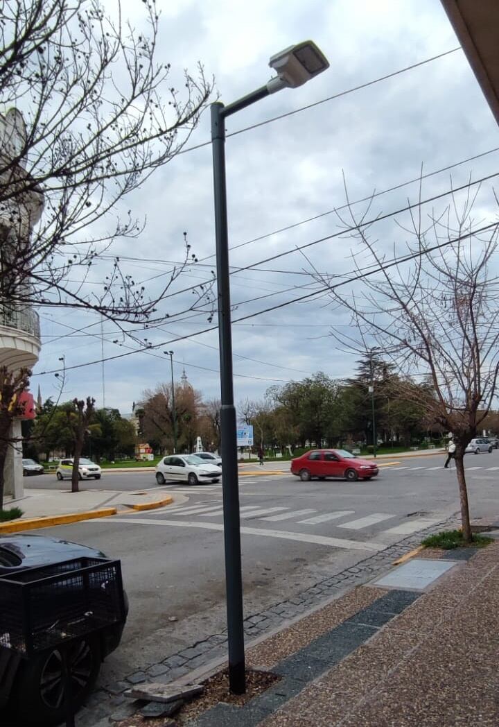 Continúan las obras de remodelación y refuerzo de luminarias del centro de Tres Arroyos